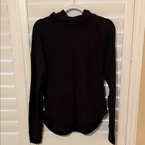 Lululemon Athletica Women's Black Long Sleeve Hooded Top size 6 thumbnail 2