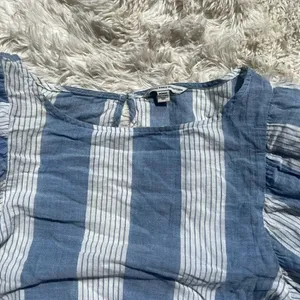 American Eagle Blue and White Cropped Bell Sleeve Top Women’s Medium thumbnail 2