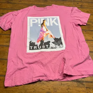 PINK concert Trustfall‎ Graphic T Shirt Pink XL Cotton band tee thumbnail 1