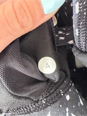 Lululemon Sports Bra Size tag 4, actual close to 0/2, good condition thumbnail 4