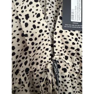 PrettyLittleThing Stone Dalmatian Tie Waist Batwing Sleeve Maxi Dress USA 6 NWT thumbnail 12