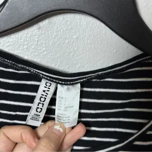 Divided‎ by H&M Women stripe Black t-shirt size small thumbnail 3