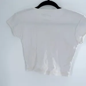 Hot Mess Alix Earle Off White Graphic Baby Tee Cropped T-Shirt Size Small thumbnail 3