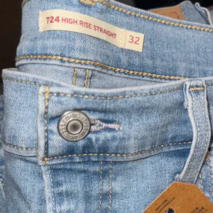 Levi's 724 HIGH RISE STRAIGHT WOMEN'S‎ JEANS indigo light thumbnail 7