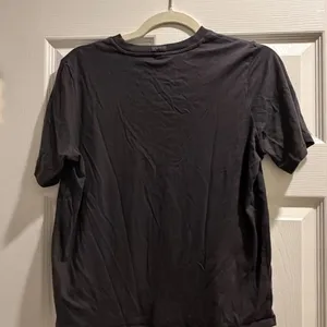 Skims Women's Grey and Black T-shirt thumbnail 6