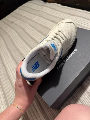 New Balance Shoes Women’s thumbnail 4