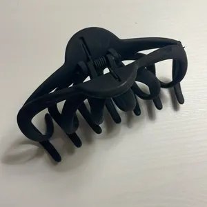 Anthropologie Courtside Matte Claw Hair Clip Black thumbnail 2