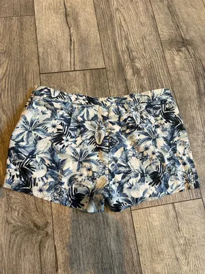 H&M Womens US Size 6 Blue and White Floral Shorts thumbnail 4