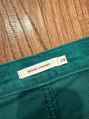 Levi’s wedgie straight green corduroy crop pant size 28 thumbnail 5