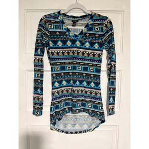 rue 21 Women's Long Sleeve Pattern T-shirt thumbnail 6