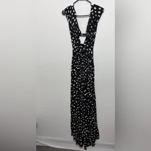 GB Black & White Polka Dot Maxi women’s size XS Dress Deep V Open Back(E47)✨ thumbnail 5