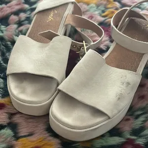Anthropologie Cream Leather Heeled Sandals thumbnail 6