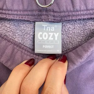 Aritzia TNA Cozy Fleece Perfect Shorts In Purple Size Medium thumbnail 4