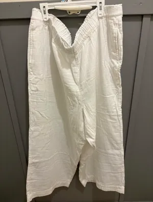 Old Navy White Wide-Leg Pants thumbnail 2