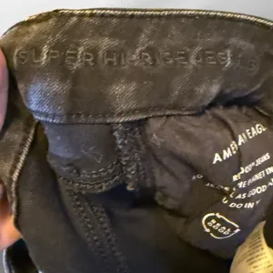 American Eagle‎ Super Hi-Rise Black Destroyed Jeans thumbnail 8