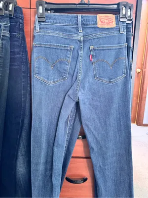 Levi’s 724 High Waist Straight Classic Mid Wash thumbnail 2