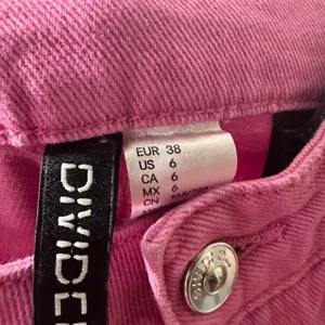 H&M DIVIDED Hot Pink Jean Shorts Womens 6 High Waist Raw‎ Hem Denim Cotton thumbnail 3