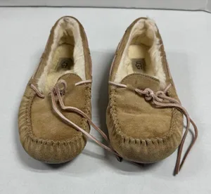 UGG‎ Women's Dakota Wool Lined Suede Slipper - Size 8. thumbnail 1