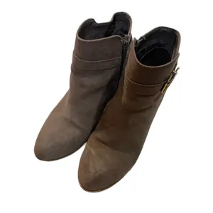 Beige Tan Heeled Booties Buckle Design Women’s Shoe Size 10 Suede Boots! thumbnail 2