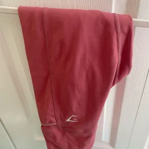 Dusty pink Gymshark Leggings S/xs with pockets thumbnail 2
