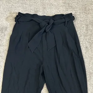 Sézane Pants Womens 40 US 8 Black Trousers Belted Pockets Career Classy Office thumbnail 2