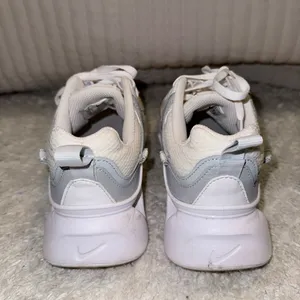 Nike RYZ 365 2 White Metallic Platinum (Women's) thumbnail 5