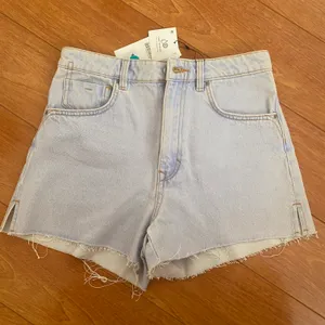 Zara Nwt High Rise Denim Shorts Mid-Blue thumbnail 4