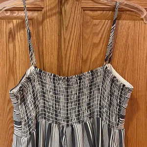 Boutique Stripe Sleeveless Smocked Cropped Jumpsuit‎ Blue & White Size Small thumbnail 6