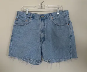 Levi’s Cutoff Raw Hem Shorts thumbnail 1