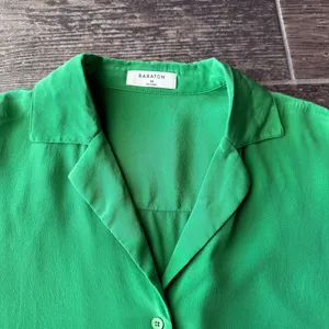 Aritzia Babaton Academy Silk Shortsleeved Blouse thumbnail 3