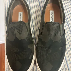 Steve Madden Womens Camouflage Slip-On Sneakers - Green 9M thumbnail 1