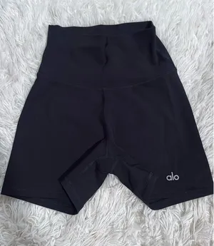 Alo Airlift Biker Shorts Yoga thumbnail 1