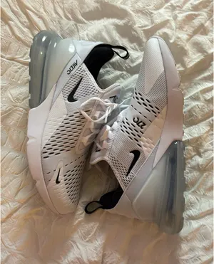 Nike Women’s 270 Air Max Shoes thumbnail 6