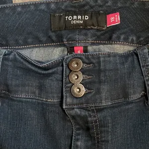 Torrid Dark Wash Denim Skinny Jeans Size 18 thumbnail 4