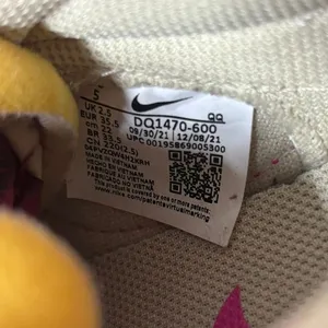 Nike‎ Burgundy And Pink Sneakers Size 5 thumbnail 8