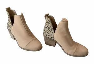 TOMS Kallie Tan Leather Leopard‎ Print V-Cutout Ankle Boots 7 NEW thumbnail 1
