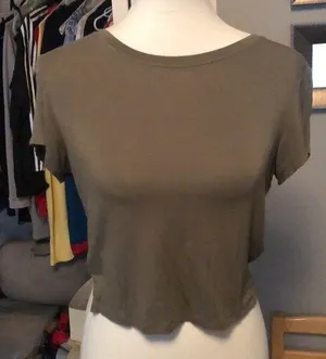 Super Cute American Eagle Short Sleeve Crop Top thumbnail 1