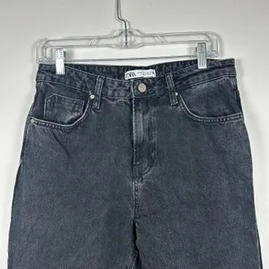 ZARA Acid-Wash black denim high-waist straight leg raw hem jeans Size 8 US‎ thumbnail 4