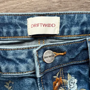 DRIFTWOOD Blue Floral Embroidered Cropped Jeans Royce Straight Leg Cargo Denim thumbnail 4