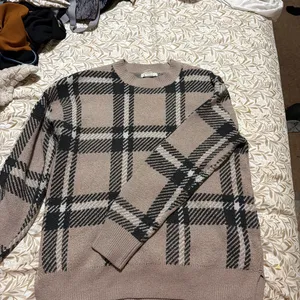 Christian Siriano Nice sweater thumbnail 3