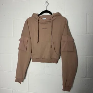 Gymshark Womens Tan Brown Cropped Cargo Hoodie Sweatshirt Small Logo Utility thumbnail 3