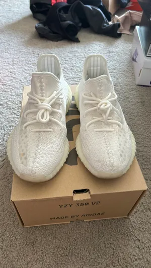 Yeezy 350 V2 thumbnail 3