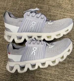 ON Cloud Cloudswift 4 Running Shoes Women’s Size 10 thumbnail 1