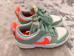 Nike Women’s Dunk Low Sneakers thumbnail 3