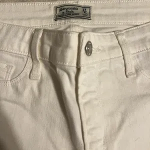Abercrombie & Fitch White Skinny Jeans thumbnail 3