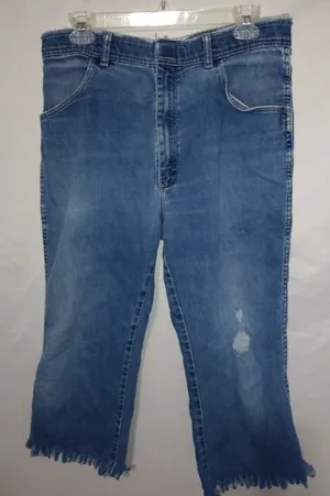 Hillbilly 10 Distressed Raw Hem Capris Jeans 10 thumbnail 1