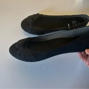 Classic Black Knot Ballet Flats - Women thumbnail 3