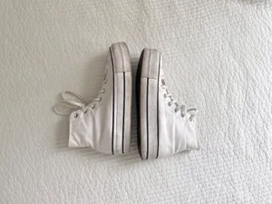 Women’s white converse platform high tops thumbnail 3