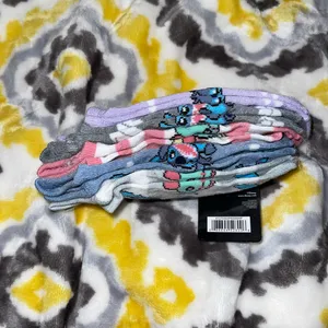 Disney Lilo and Stitch Socks thumbnail 4