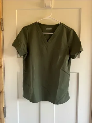 Mandala Women's Olive Green V-Neck Scrub Top & Jogger Pants thumbnail 2